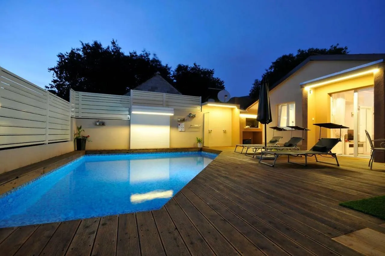 Apartmani Nikola 3 Trogir 0*,  Croatia