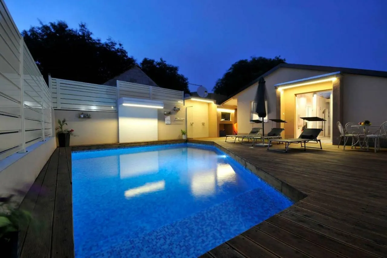 Apartmani Nikola 3 Trogir 0*,  Croatia